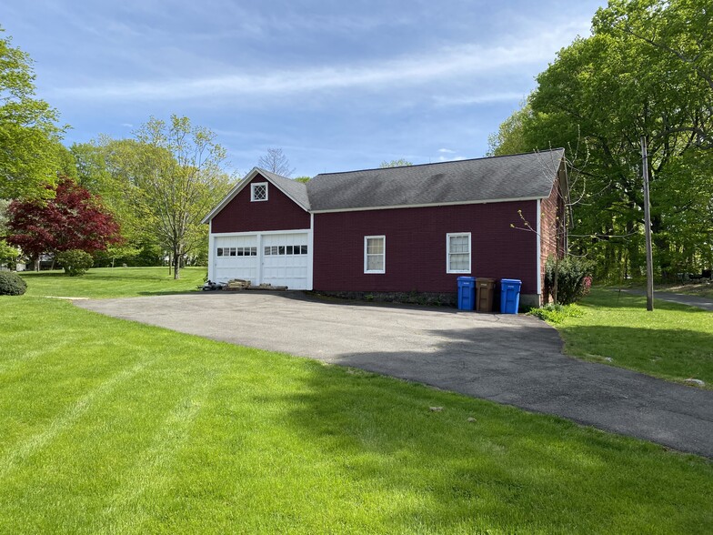 37 Ripton Rd, Shelton, CT 06484