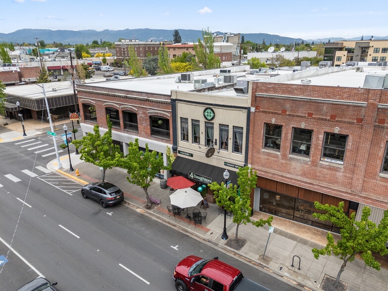 126 W Main St, Medford, OR for sale - Building Photo - Image 2 of 33