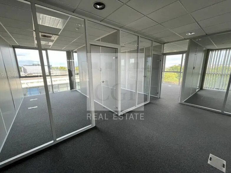 Office in Bron for sale - Interior Photo - Image 3 of 13