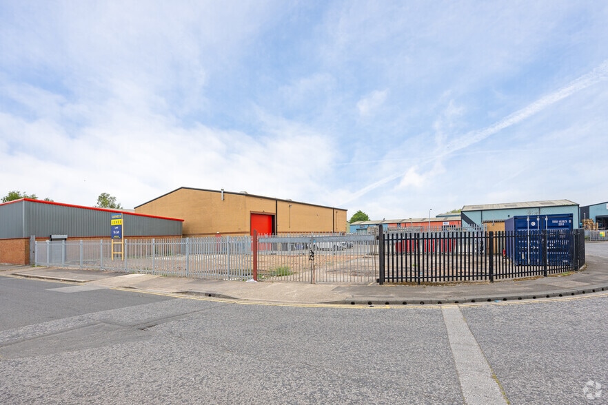West Dock Ave, Hull for lease - Primary Photo - Image 1 of 2