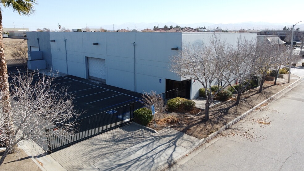41338 12th St W, Palmdale, CA for lease - Building Photo - Image 1 of 6