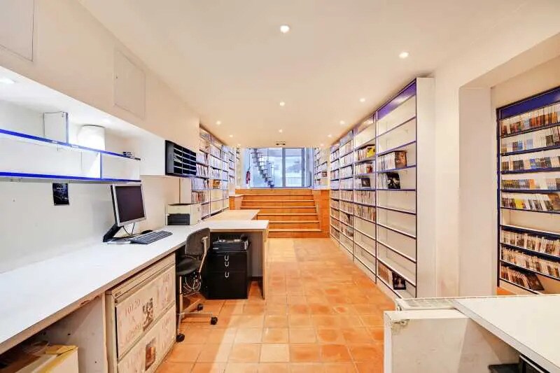 34 Place Henri Neveu, Colombes for sale - Interior Photo - Image 2 of 14