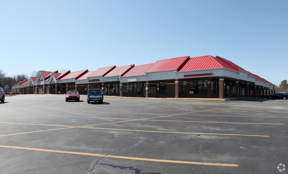 602-622 Rauhut St, Burlington, NC for lease - Building Photo - Image 2 of 5