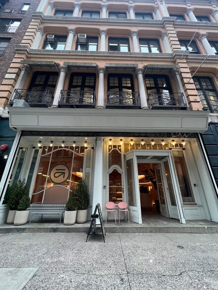 827-829 Broadway, New York, NY for lease - Building Photo - Image 1 of 4