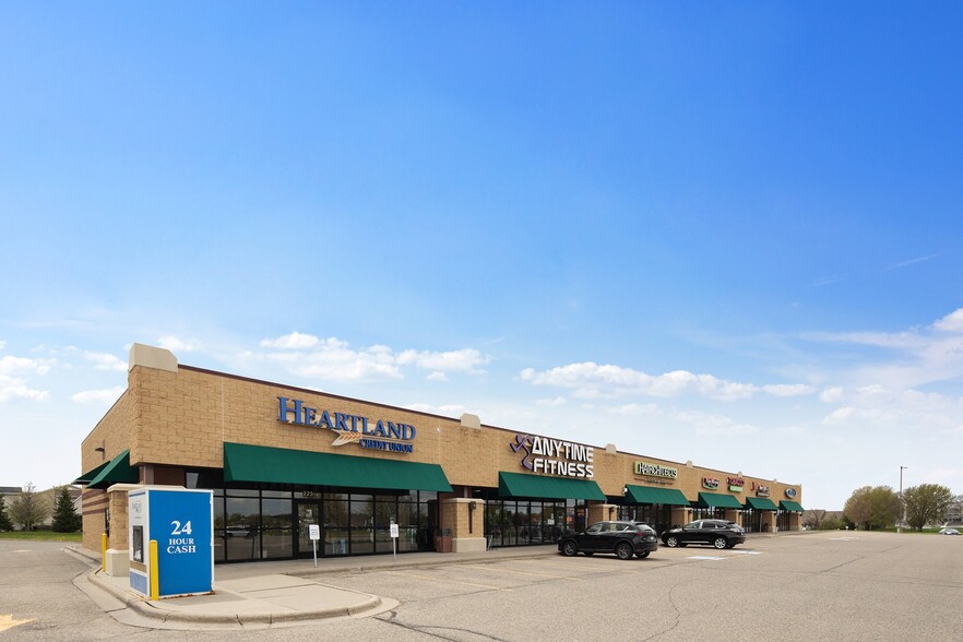 209-225 Chalupsky Ave SE, New Prague, MN for lease - Primary Photo - Image 1 of 5