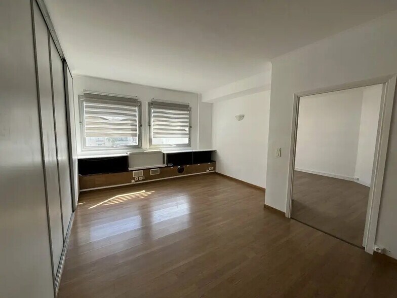 Office in Nice for lease - Interior Photo - Image 2 of 4