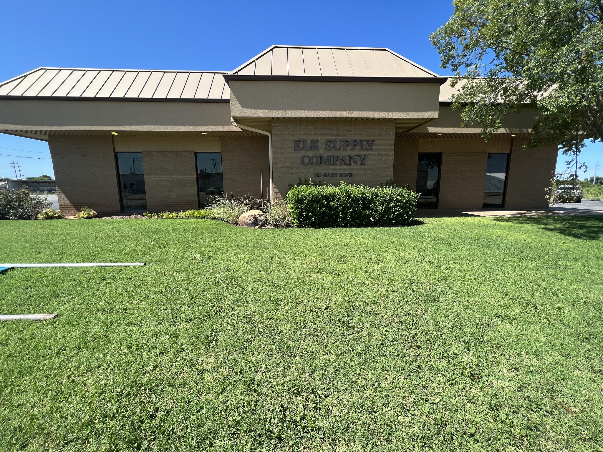 103 E Gary Blvd, Clinton, OK for sale Primary Photo- Image 1 of 21