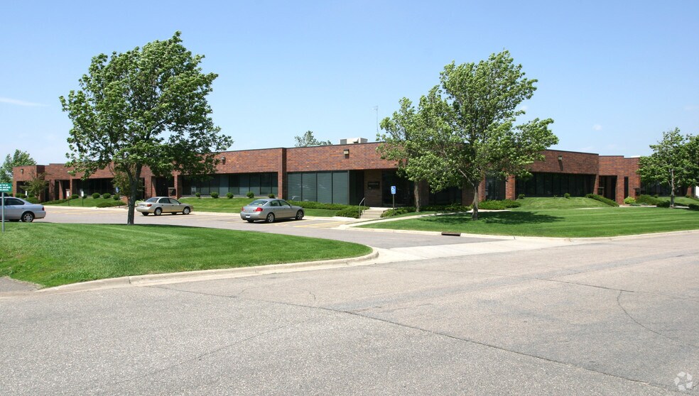 2200-2226 E 117th St, Burnsville, MN for lease - Primary Photo - Image 1 of 4
