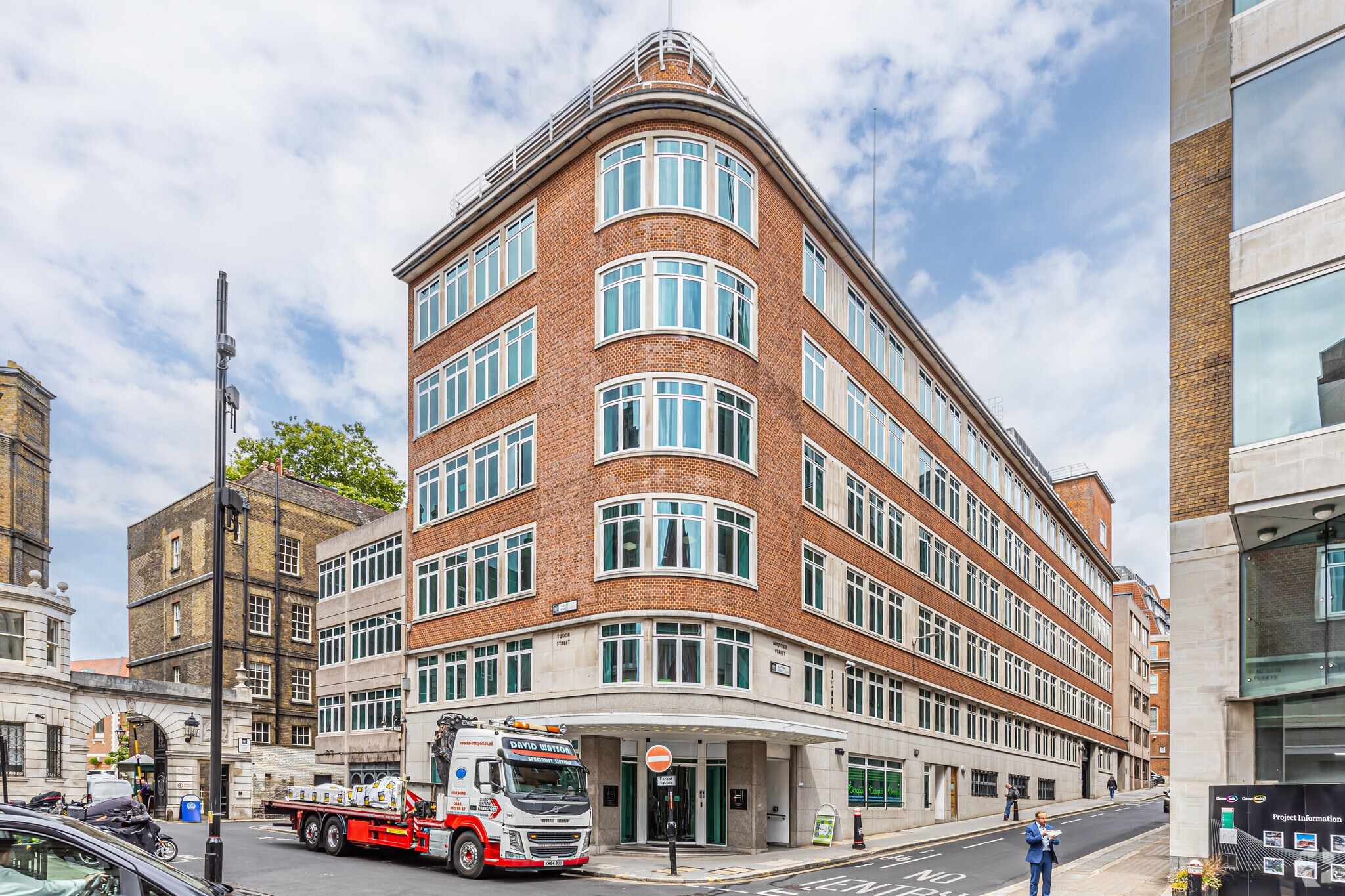 13-15 Bouverie St, London for sale Primary Photo- Image 1 of 1