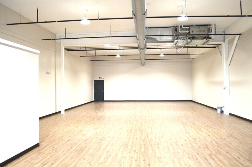 224 Berlin Tpke, Berlin, CT for lease - Building Photo - Image 3 of 8