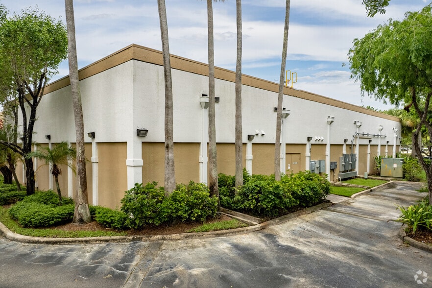 12201-12231 W Sunrise Blvd, Plantation, FL for lease - Building Photo - Image 3 of 8