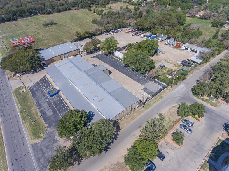 3929 E California Pky, Forest Hill, TX for lease - Building Photo - Image 3 of 15
