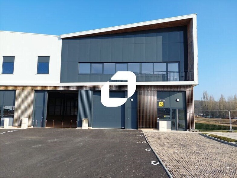 51 Rue Pierre Curie, Plaisir for sale - Building Photo - Image 2 of 9