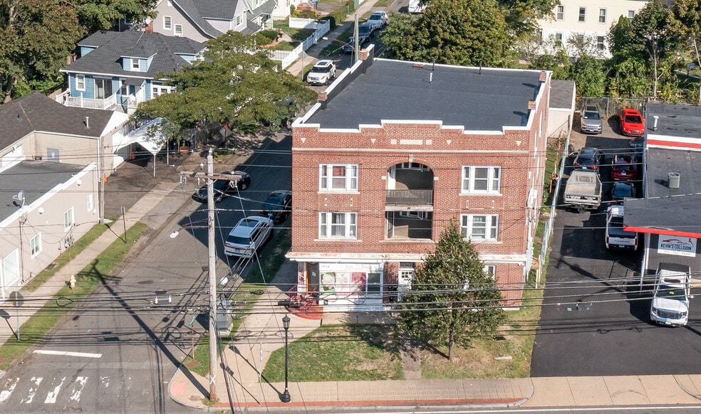 1874 Barnum Ave, Stratford, CT for sale - Primary Photo - Image 1 of 8