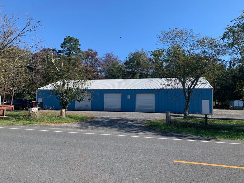 555 Oak Glen Rd, Howell, NJ 07731