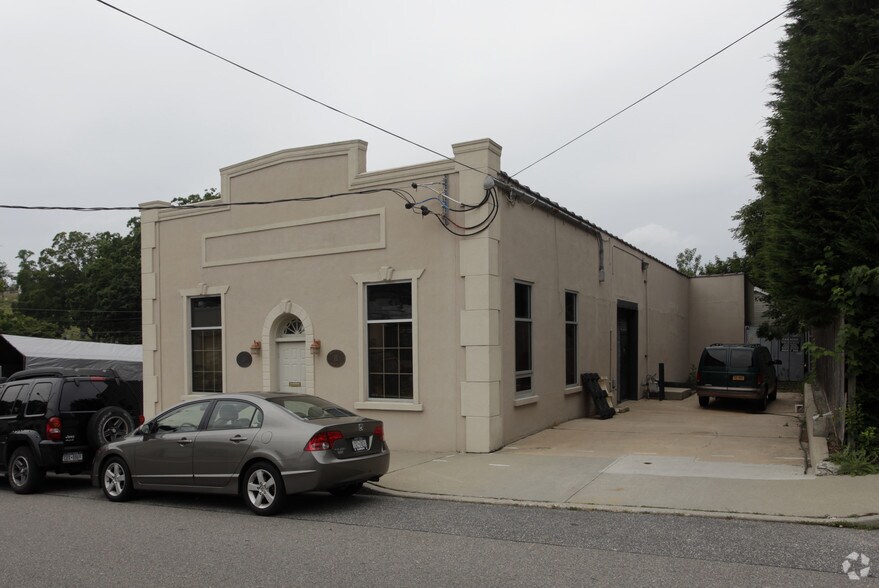 11 Grandview St, Huntington, NY for sale - Primary Photo - Image 1 of 1