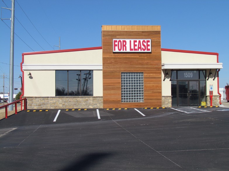 5105-5131 NW Cache Rd, Lawton, OK for lease - Building Photo - Image 2 of 9