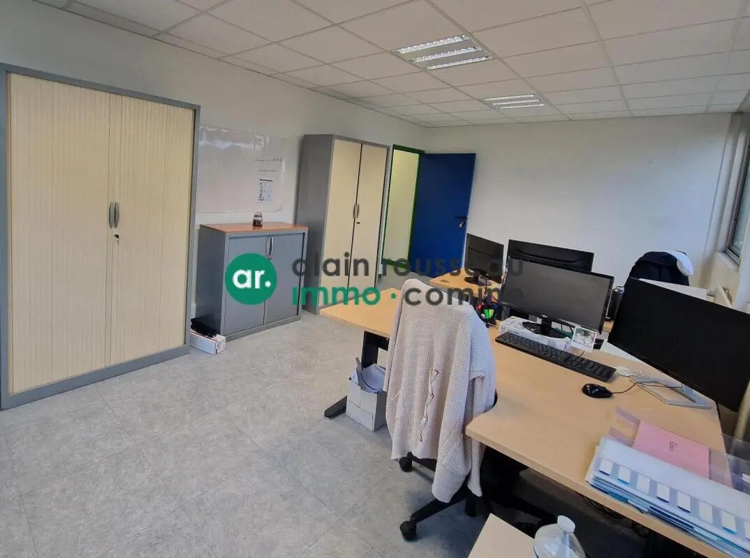 Office in Beaucouzé for lease Interior Photo- Image 1 of 6