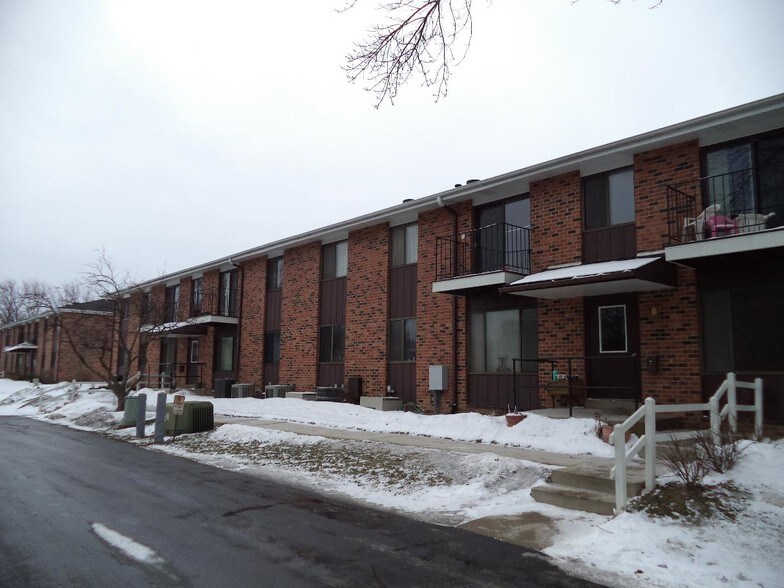 3205-3207 Indiana St, Racine, WI for sale - Building Photo - Image 1 of 1