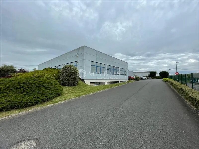 Flex in Fleury-les-Aubrais for lease Building Photo- Image 1 of 11