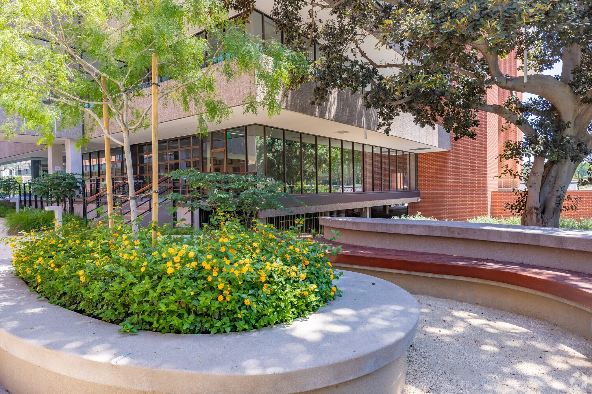 350 Camino De La Reina, San Diego, CA 92108 AMP&RSAND