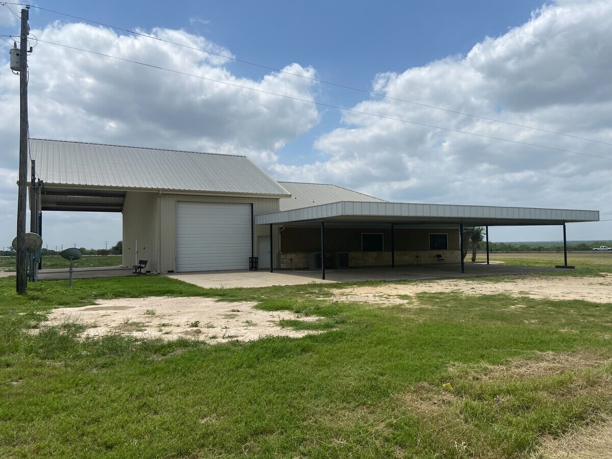 3710 IH 37, Three Rivers, TX 78071