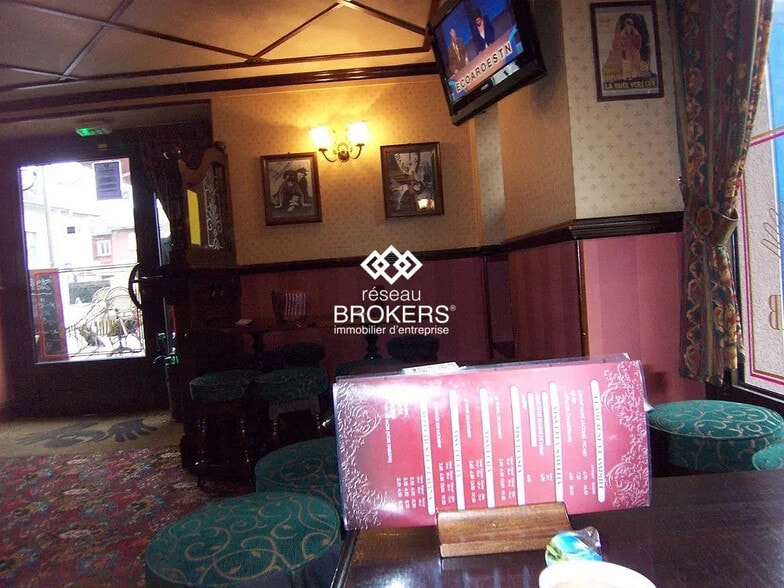 Retail in Saint-Genis-Pouilly for sale - Interior Photo - Image 1 of 1