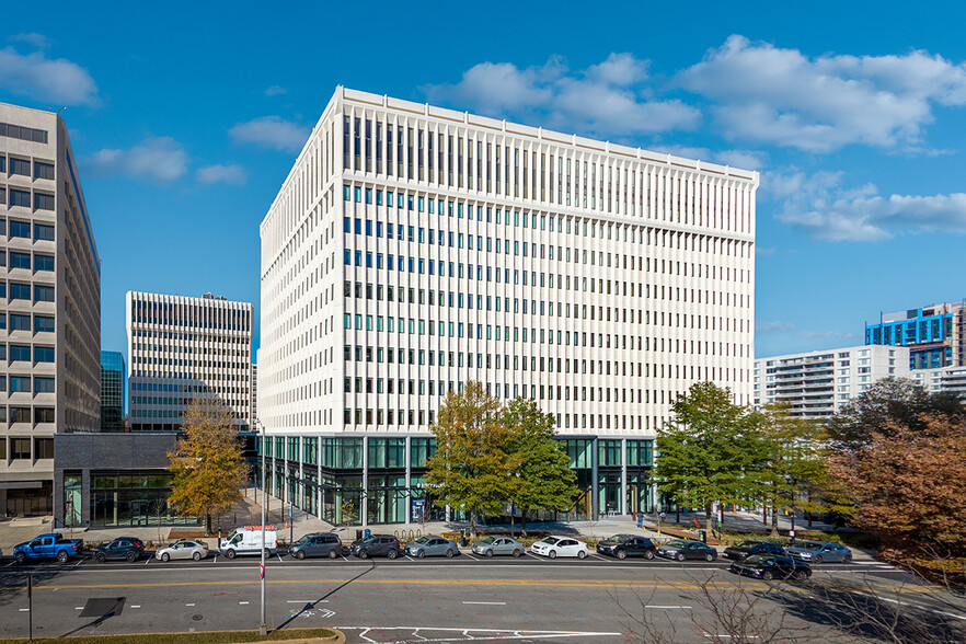 2450 Crystal Dr, Arlington, VA for lease - Building Photo - Image 1 of 14