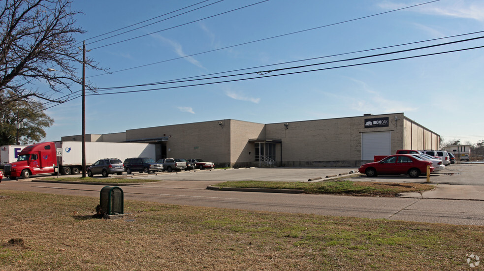 2727 W 11th St, Houston, TX for lease - Building Photo - Image 3 of 10