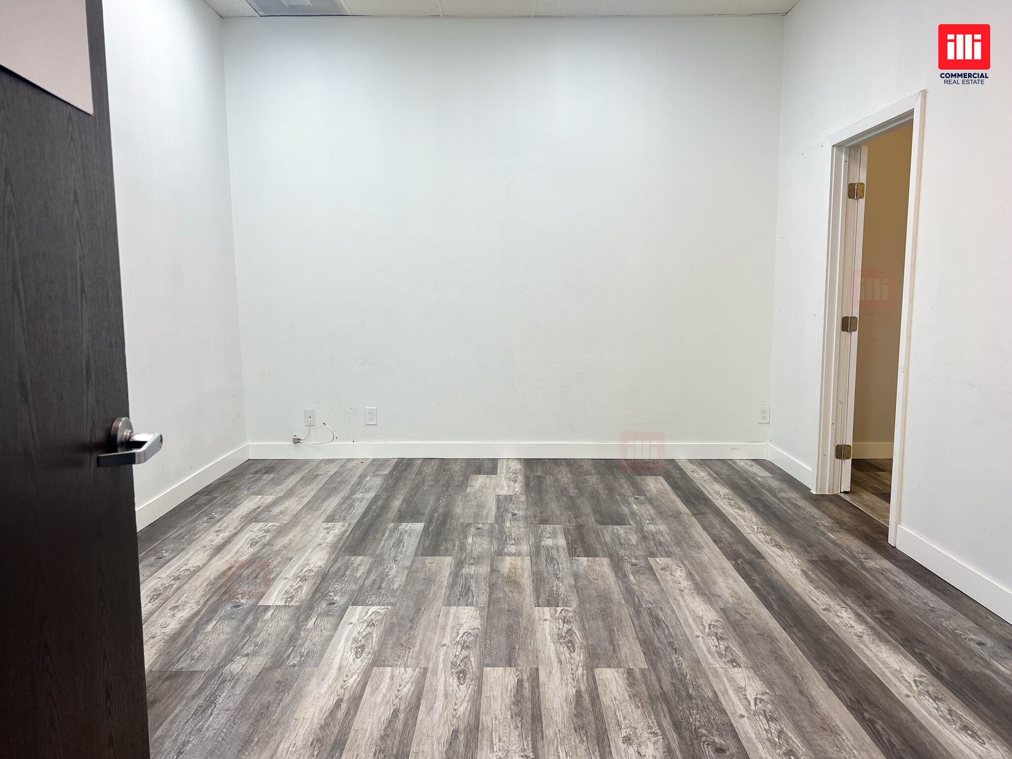 8619 Reseda Blvd, Northridge, CA for lease Interior Photo- Image 1 of 4