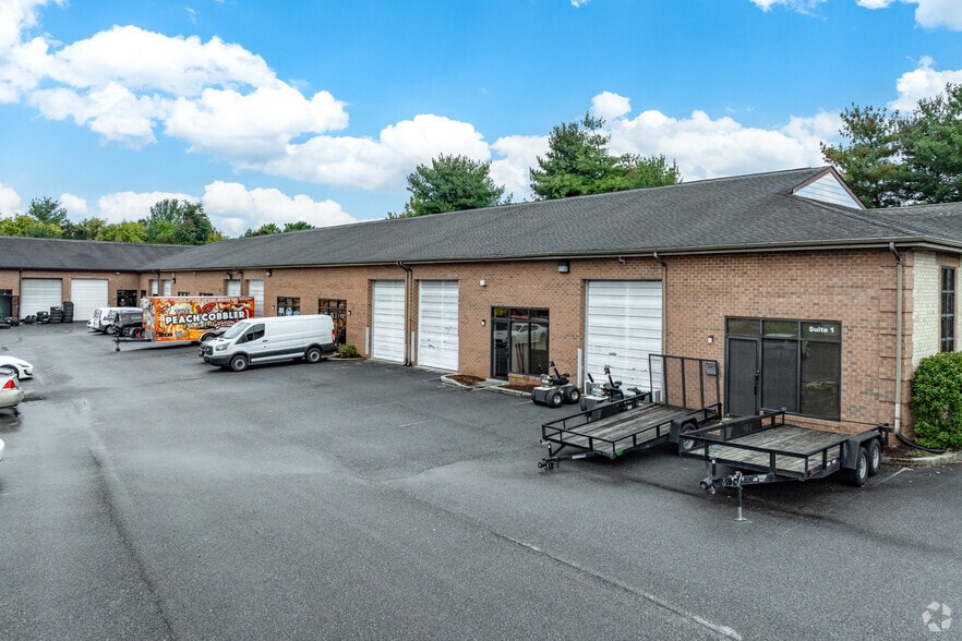 1654 Crofton Blvd, Crofton, MD for lease - Primary Photo - Image 1 of 4
