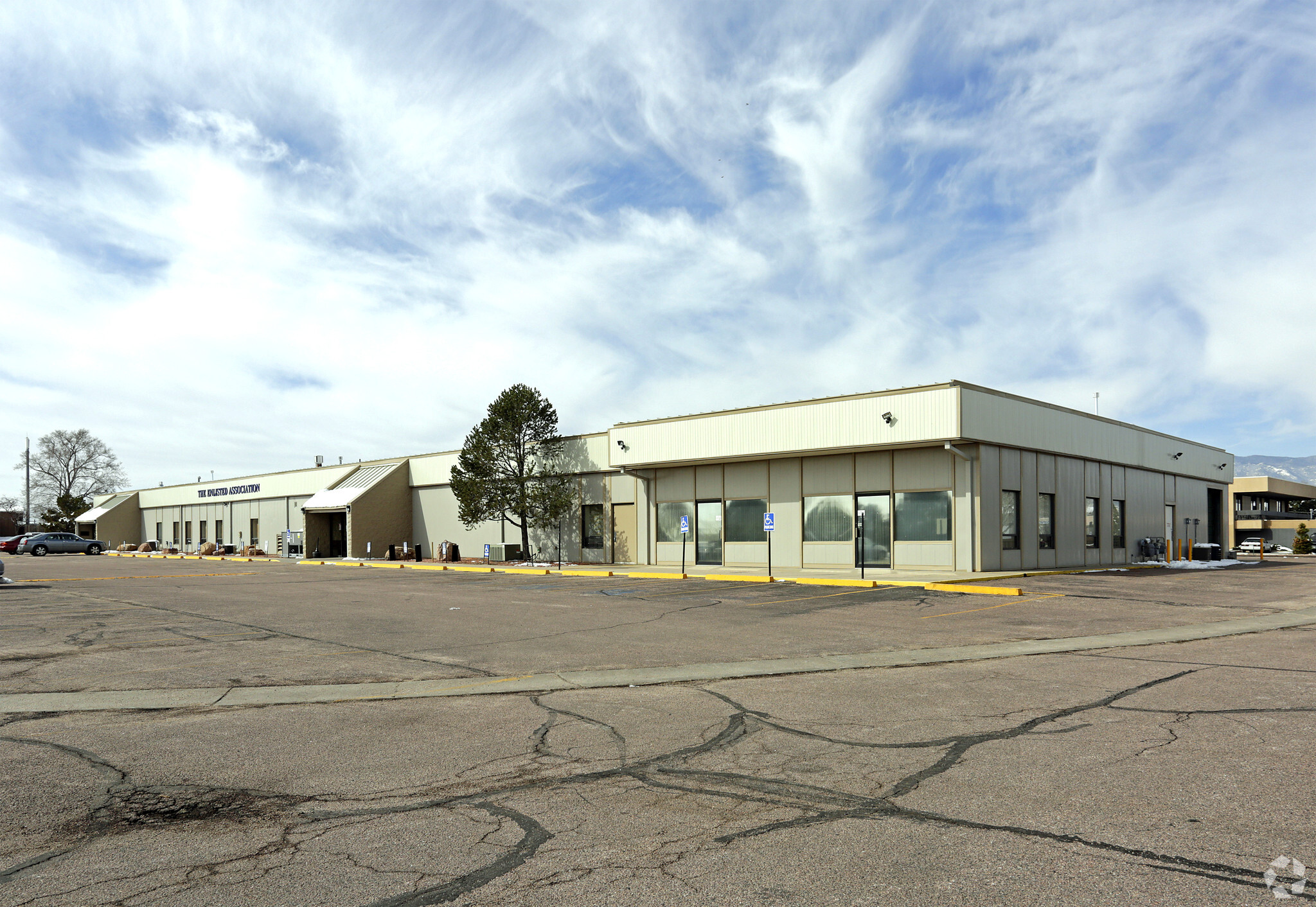 834 Emory Cir, Colorado Springs, CO for sale Primary Photo- Image 1 of 1