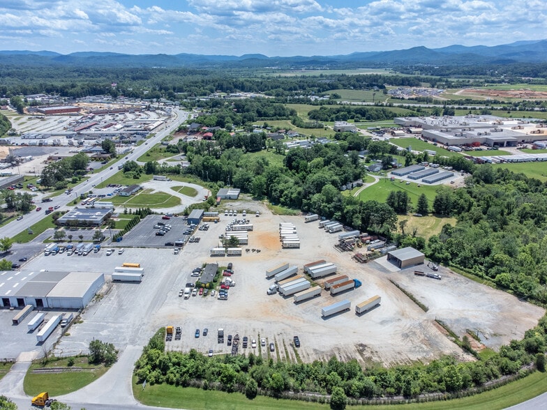 5045 Hendersonville Rd, Fletcher, NC for lease - Building Photo - Image 3 of 9