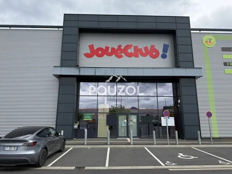 Retail in Clermont-Ferrand for lease - Building Photo - Image 2 of 12