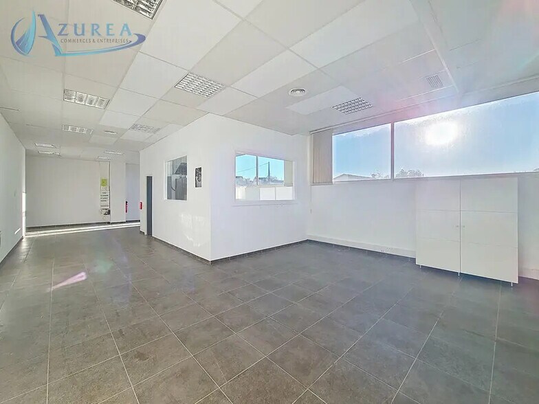 Retail in Biot for lease - Interior Photo - Image 2 of 8