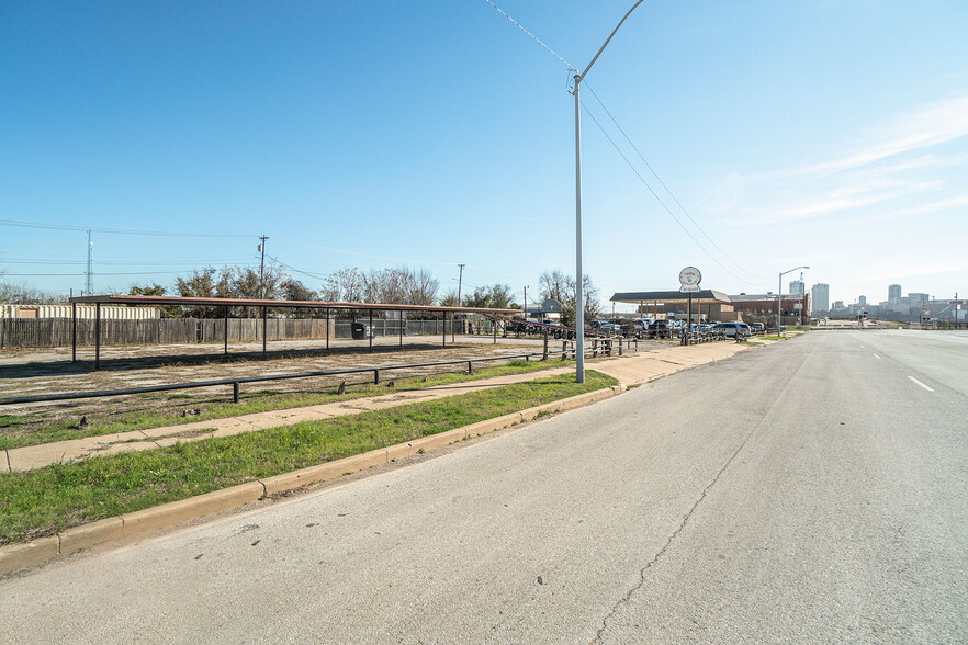 1106 N Main St, Fort Worth, TX for sale - Primary Photo - Image 1 of 1