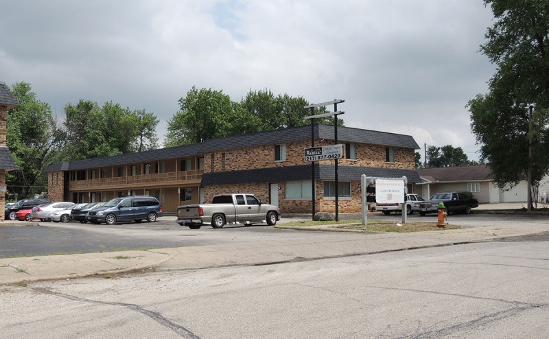 1330-1340 N Summit Ave, Decatur, IL for sale - Building Photo - Image 1 of 1