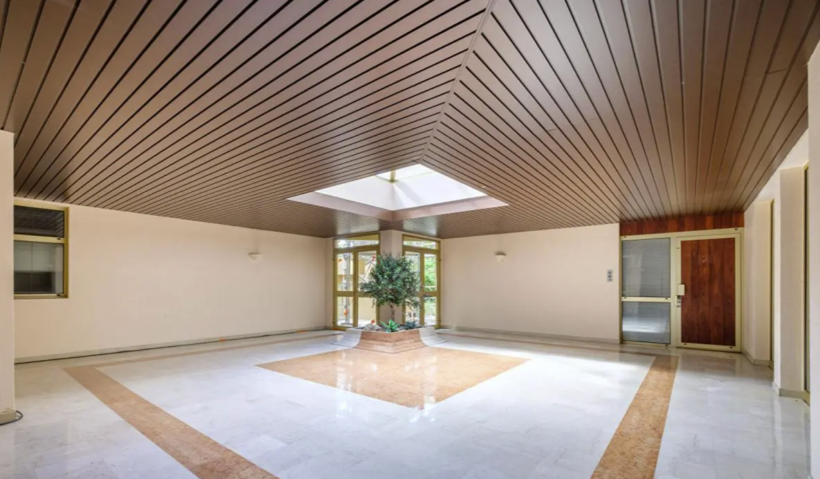 Lyon, RHO 69005 - Unit Lot 1 -  - Interior Photo - Image 1 of 10