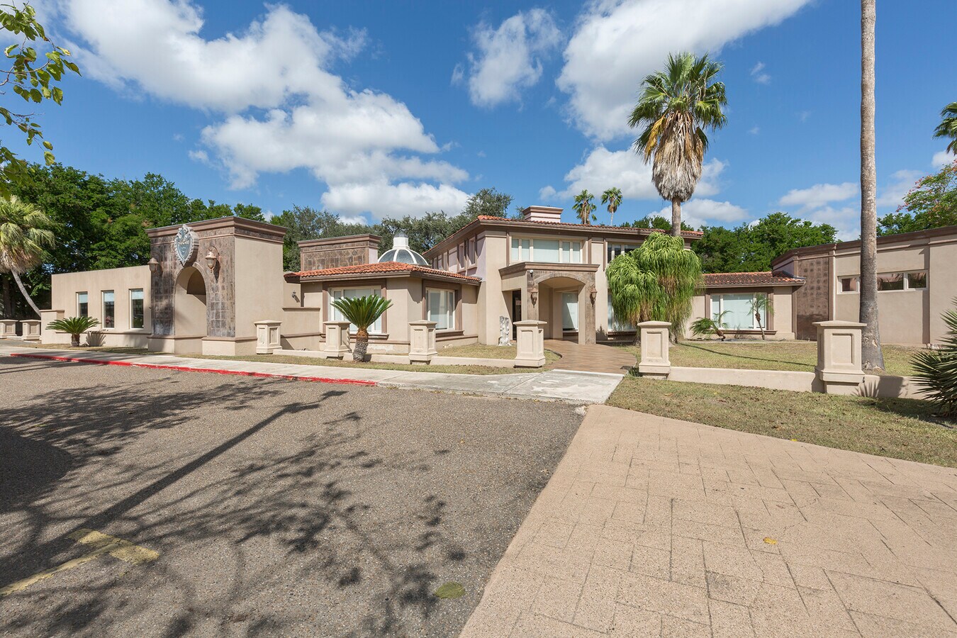 800 W Sam Houston Ave, Pharr, TX 78577