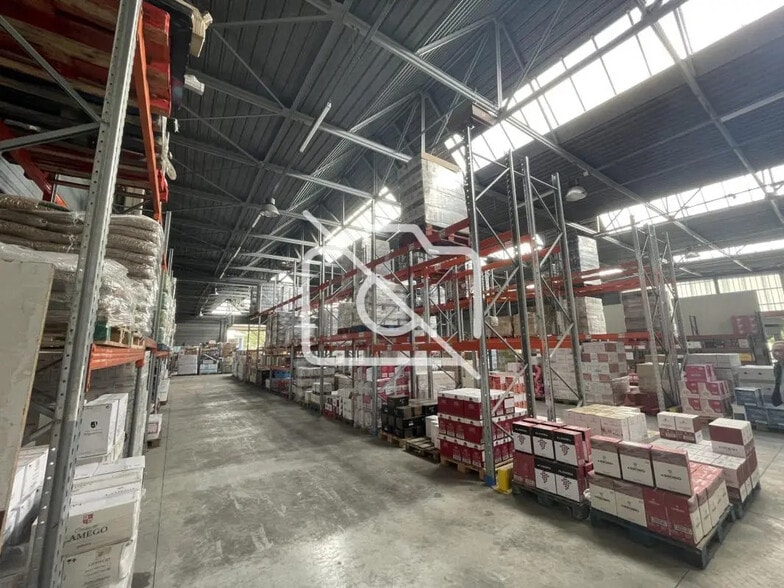 Industrial in Étampes for sale - Interior Photo - Image 2 of 3