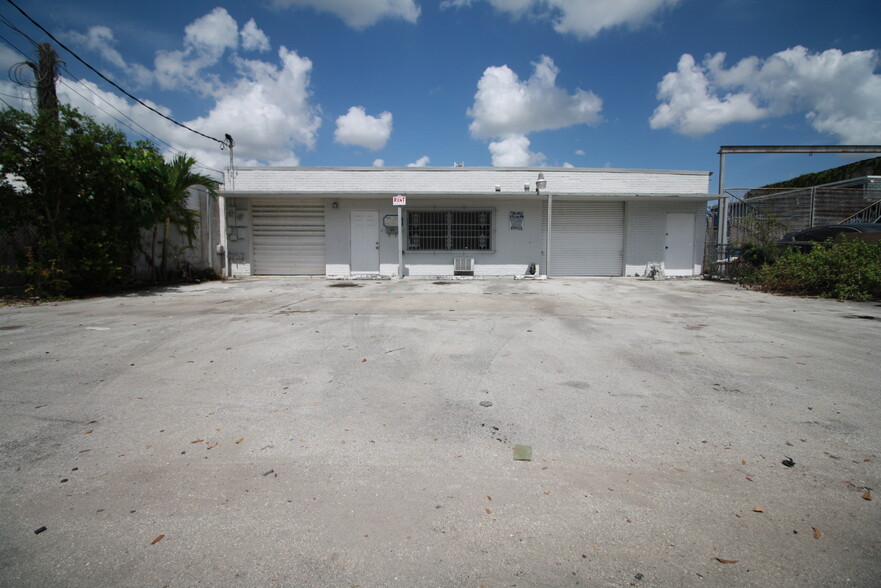 2324 SW 56th Ter, Hollywood, FL for sale - Building Photo - Image 2 of 16