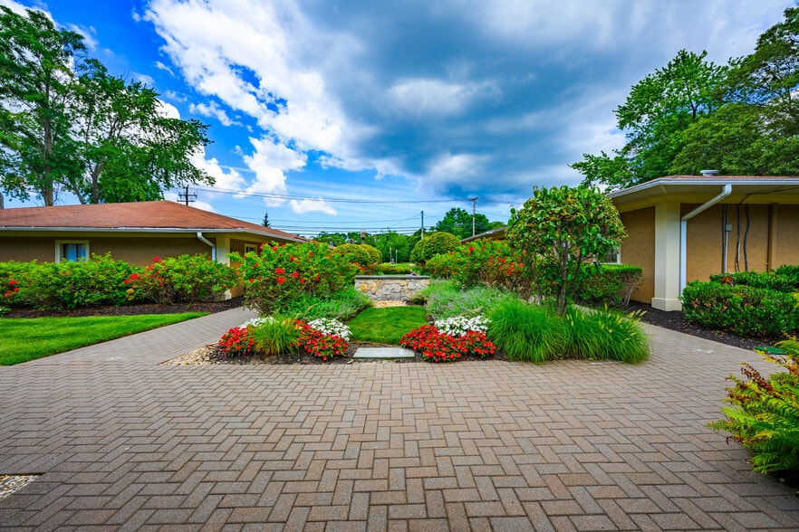 248-260 Middle Country Rd, Selden, NY for lease - Building Photo - Image 2 of 13