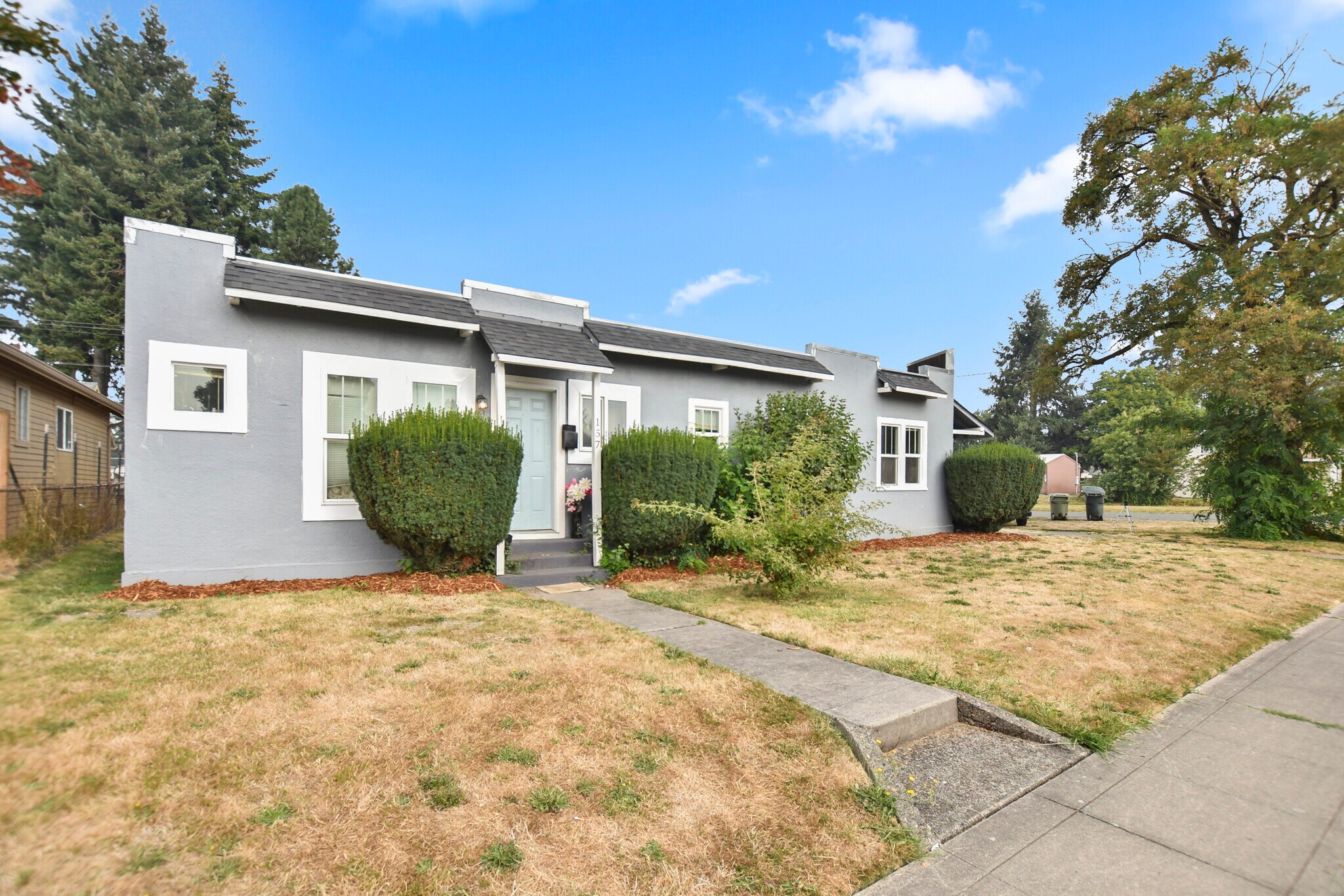 157 17th Ave, Longview, WA for sale Primary Photo- Image 1 of 1