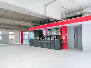 22-23 Quai Du President Carnot, Saint-Cloud for sale Interior Photo- Image 2 of 24