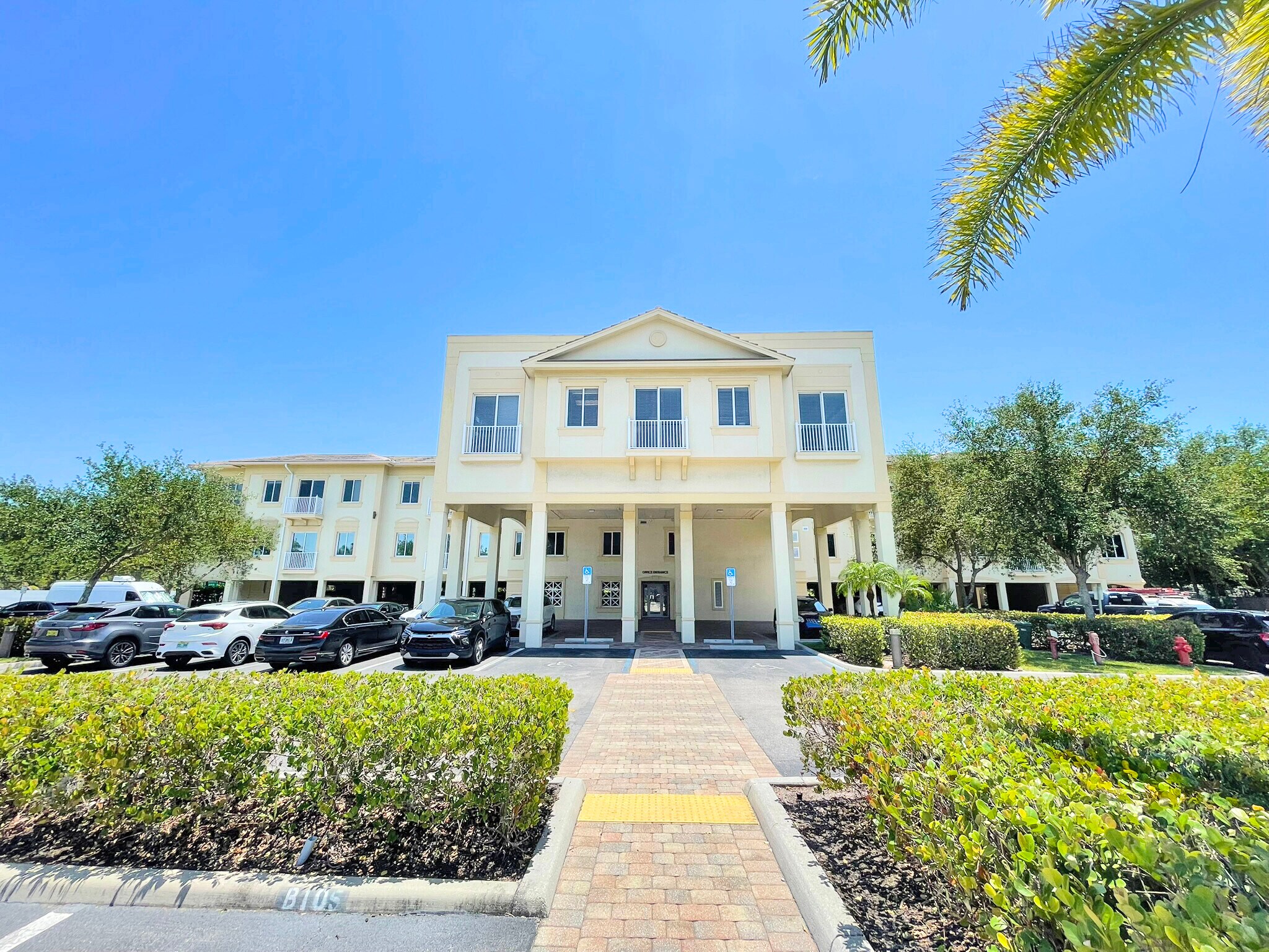 1110 Pine Ridge Rd, Naples, FL for sale Primary Photo- Image 1 of 20