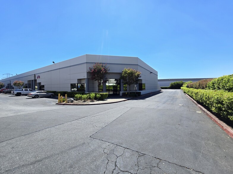 14020 Central Ave, Chino, CA for lease - Building Photo - Image 1 of 11