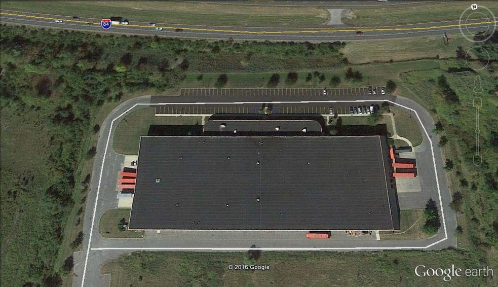 1900 Corporate Blvd, Newburgh, NY for lease - Building Photo - Image 3 of 8
