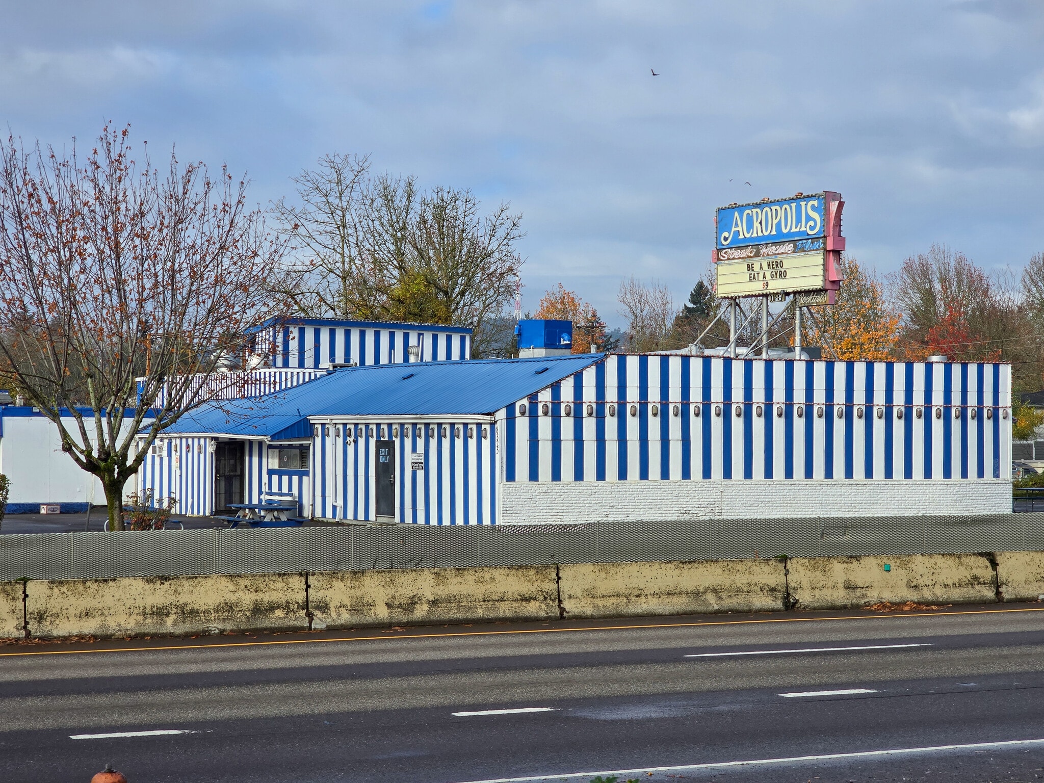 8325 SE McLoughlin Blvd, Portland, OR for sale Building Photo- Image 1 of 35