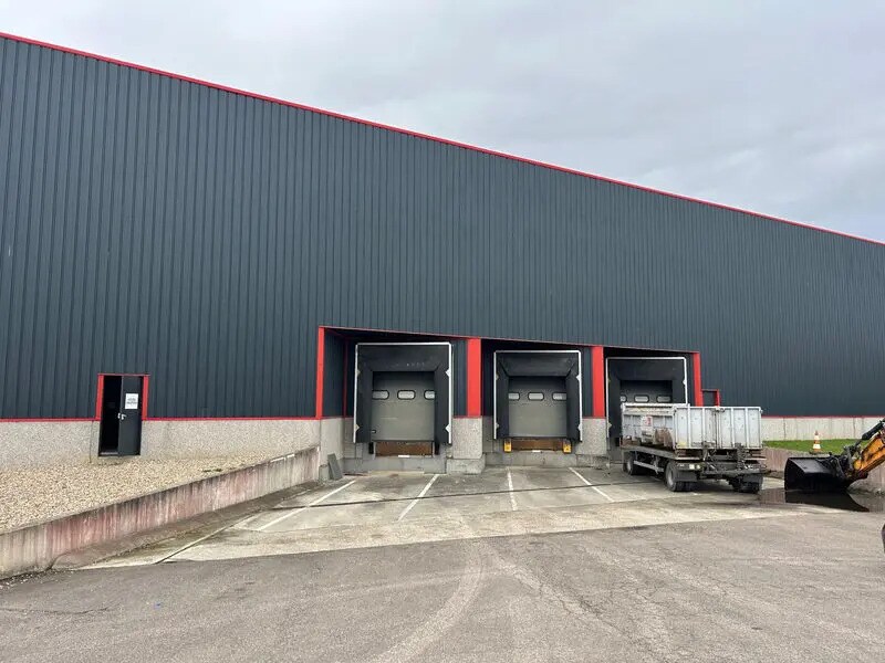 Flex in Heudebouville for lease Building Photo- Image 1 of 8