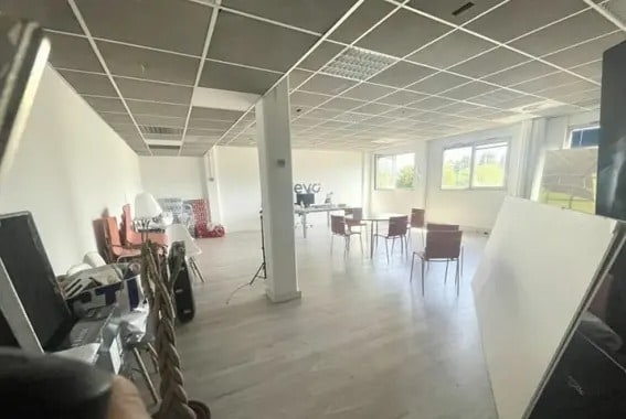 Retail in Marseille for lease Interior Photo- Image 1 of 1